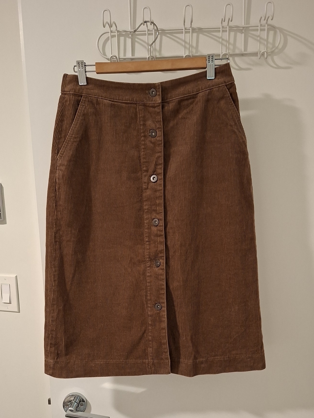 Uniqlo Classic Brown 100% Cotton Corduroy Button-front Midi Skirt (Size M)
